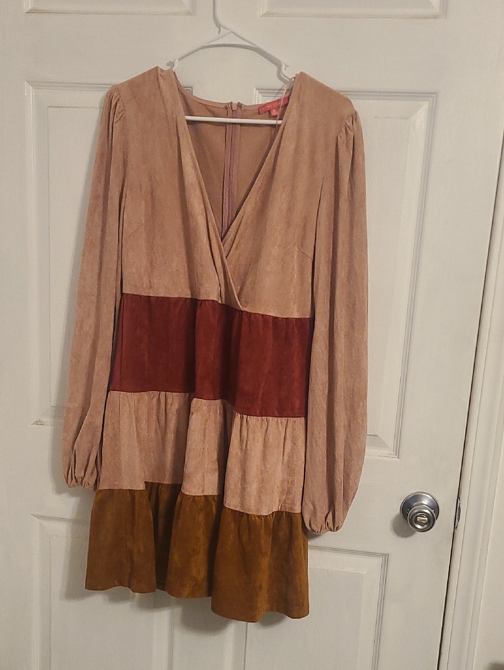 Flying Tomato Colorblock V‑Neck Long Sleeve Mini Dress